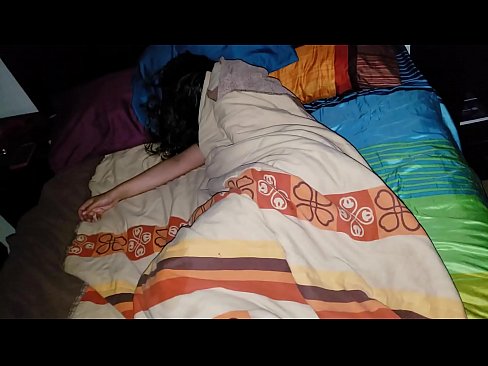 ❤️ सौतेनी आमा सुतेको बेला आफ्नी जवान सौतेनी आमालाई पिट्दै। ☑  सेक्स  ❌️❤